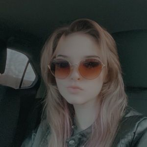 Meet your Posher, Ava